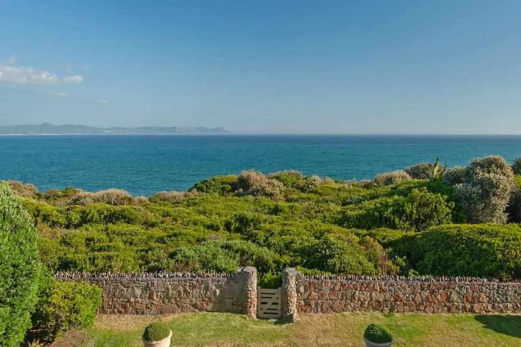 Wild Waters At Kraal Rock On The Cliffs In Hermanus Villa Exterior photo